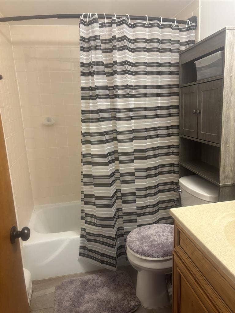 room for rent, near Loyola Hospital