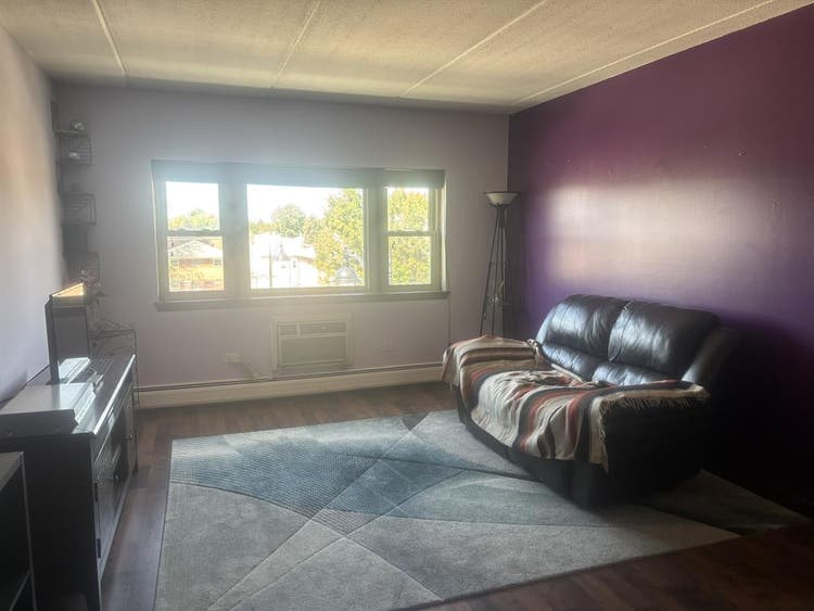 room for rent, near Loyola Hospital