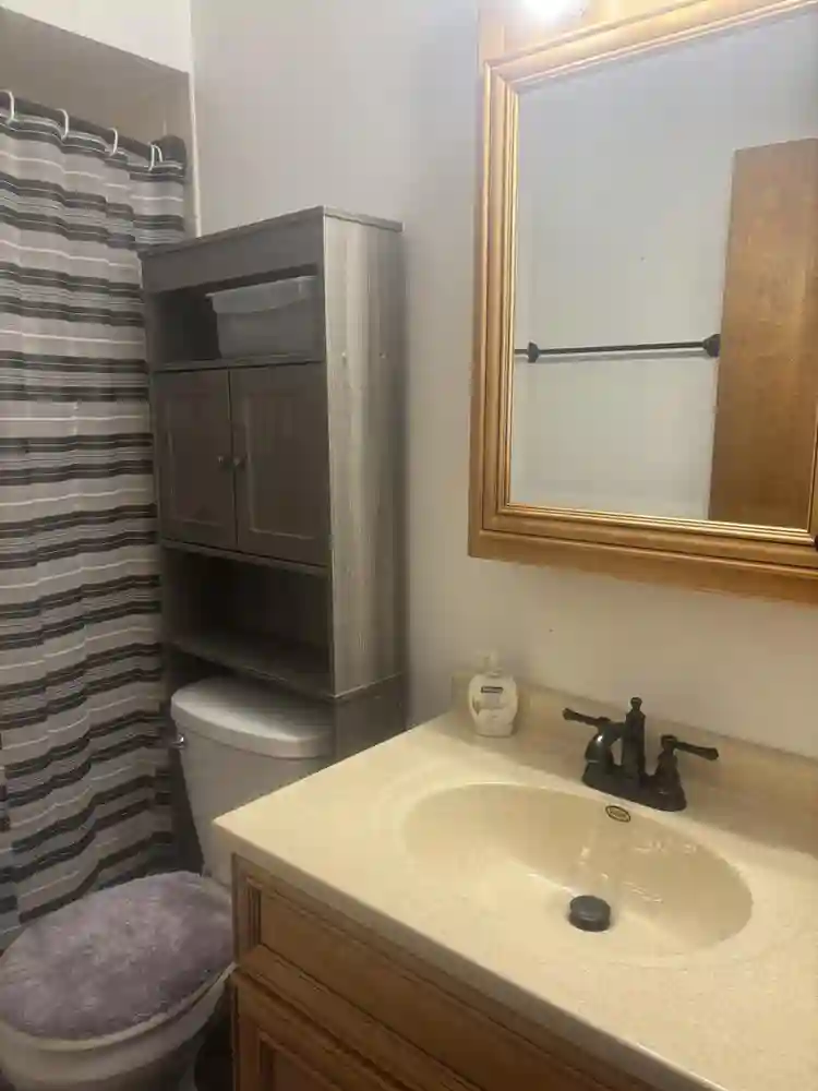 room for rent, near Loyola Hospital