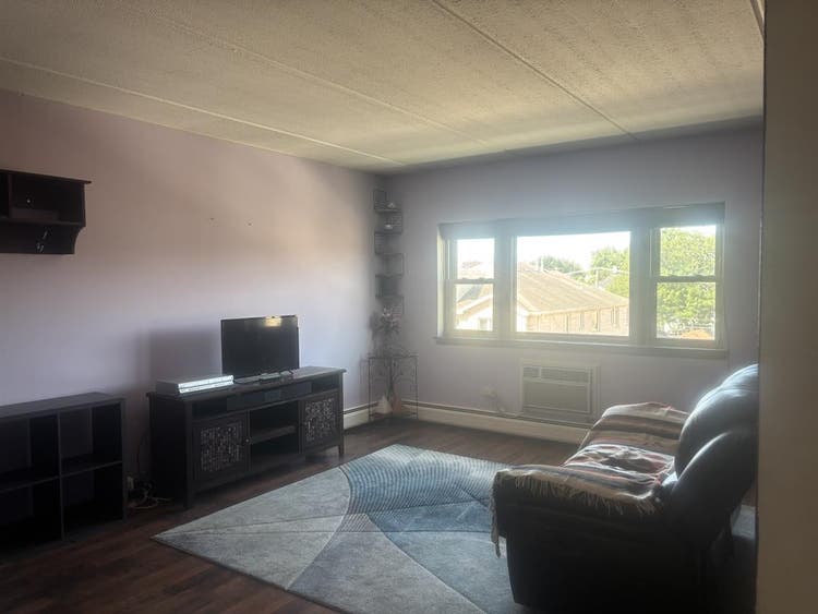 room for rent, near Loyola Hospital