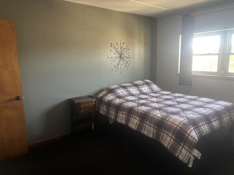 room for rent, near Loyola Hospital