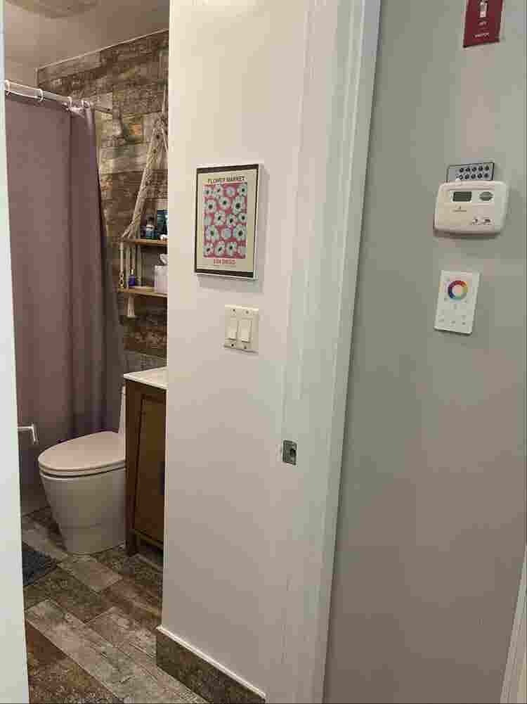 Roommate needs for Oct 1st!