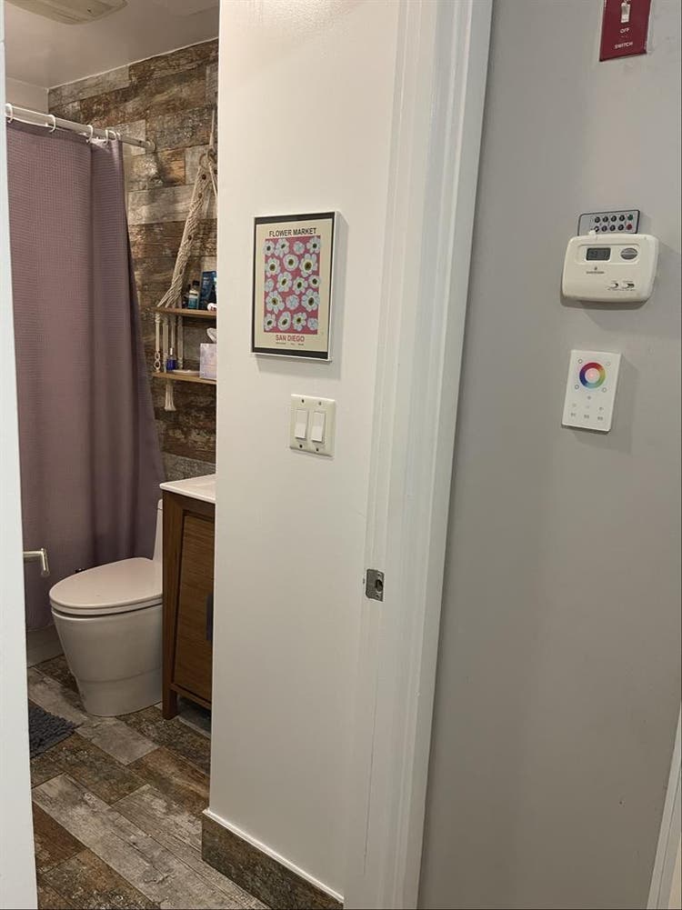 Roommate needs for Oct 1st!