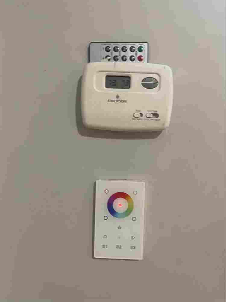 Roommate needs for Oct 1st!