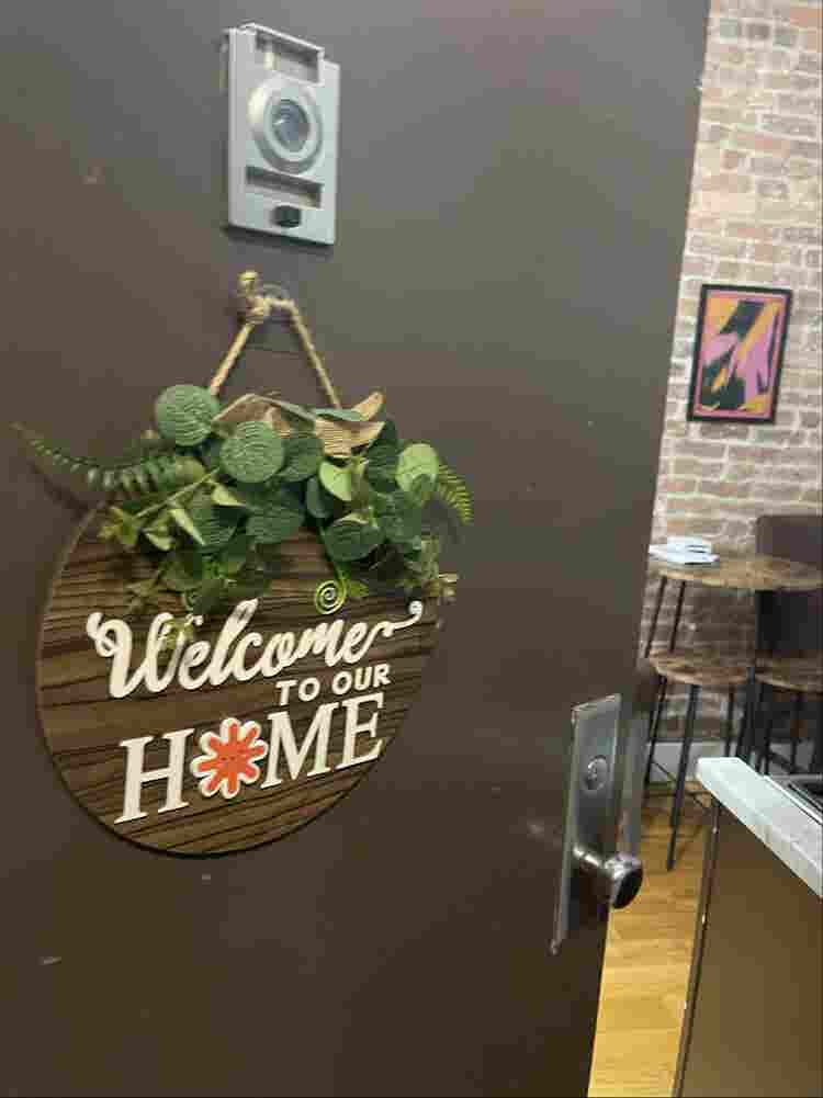 Roommate needs for Oct 1st!