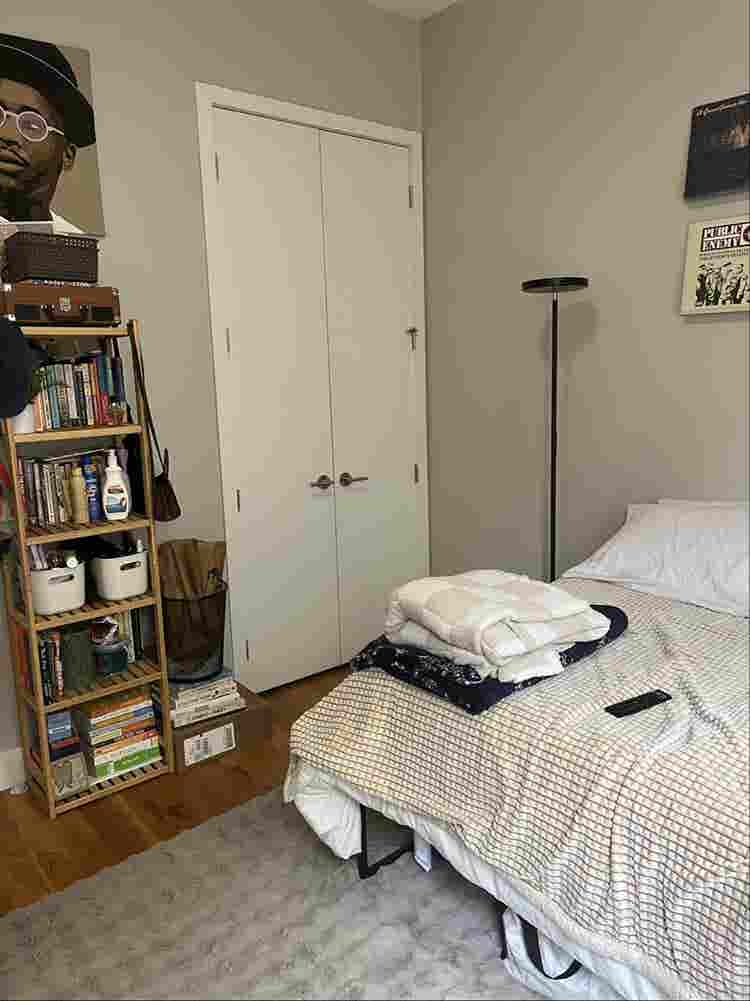 Roommate needs for Oct 1st!