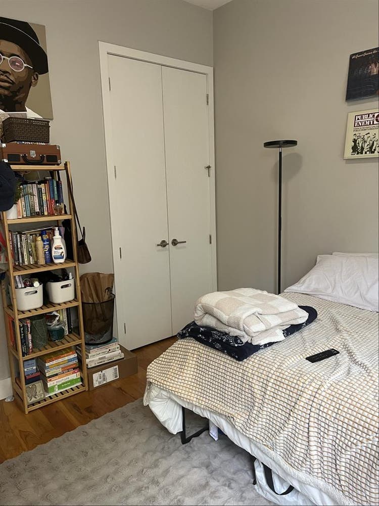 Roommate needs for Oct 1st!