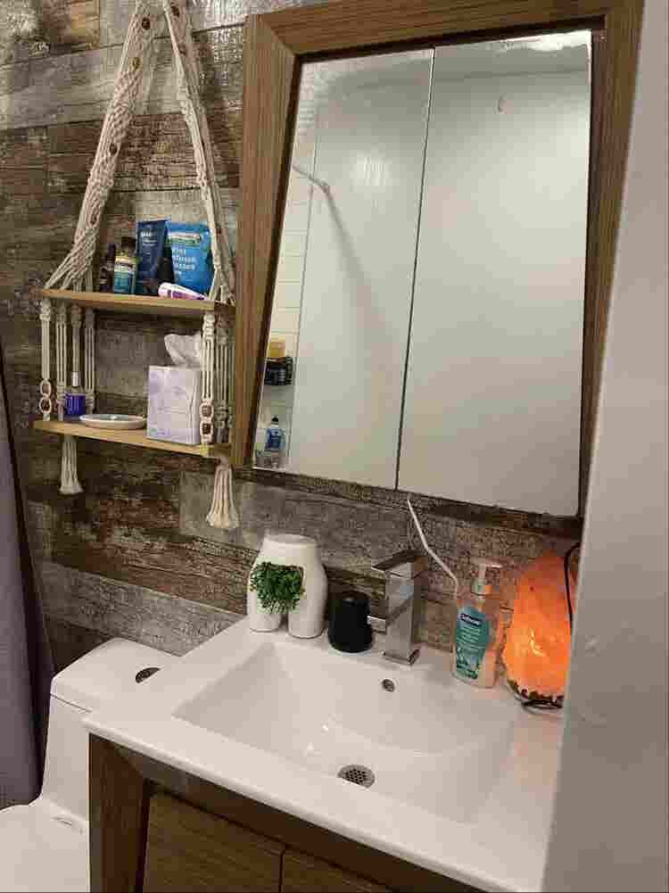 Roommate needs for Oct 1st!