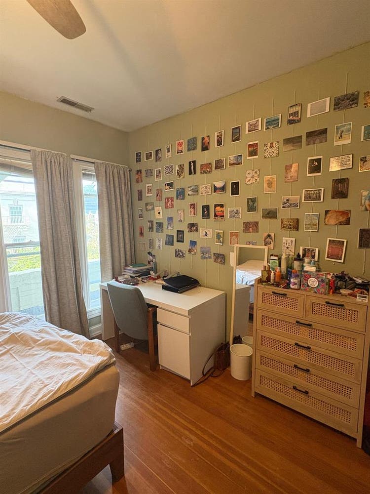 Top floor room in large Row House
