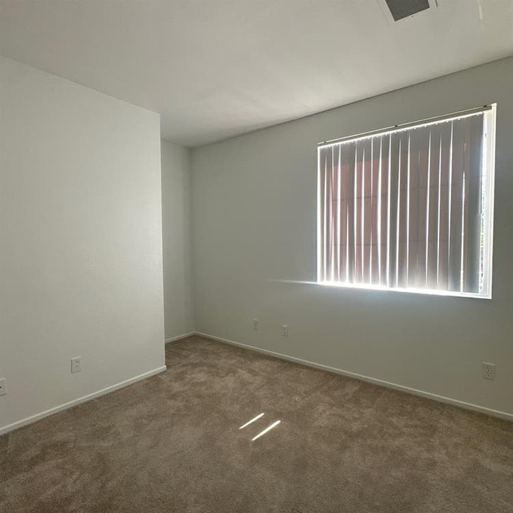 Camarillo room for rent!