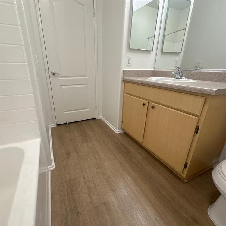 Camarillo room for rent!