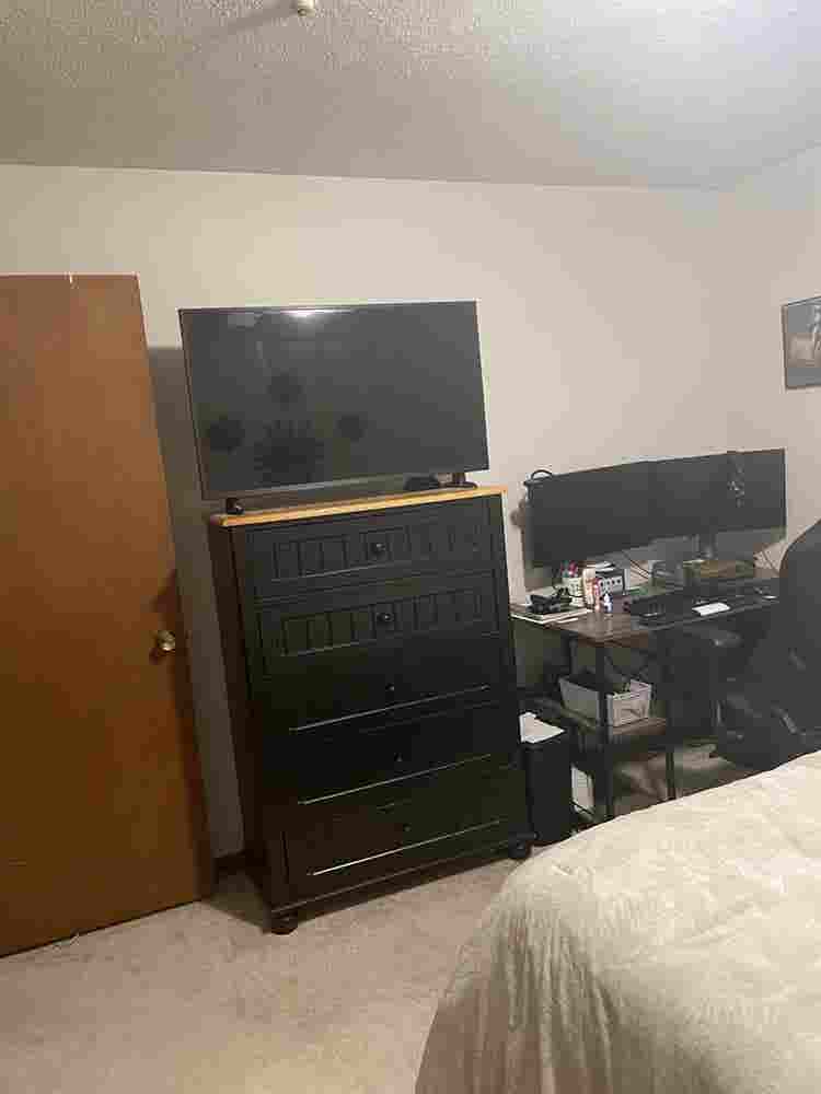 Room for rent for November 1st