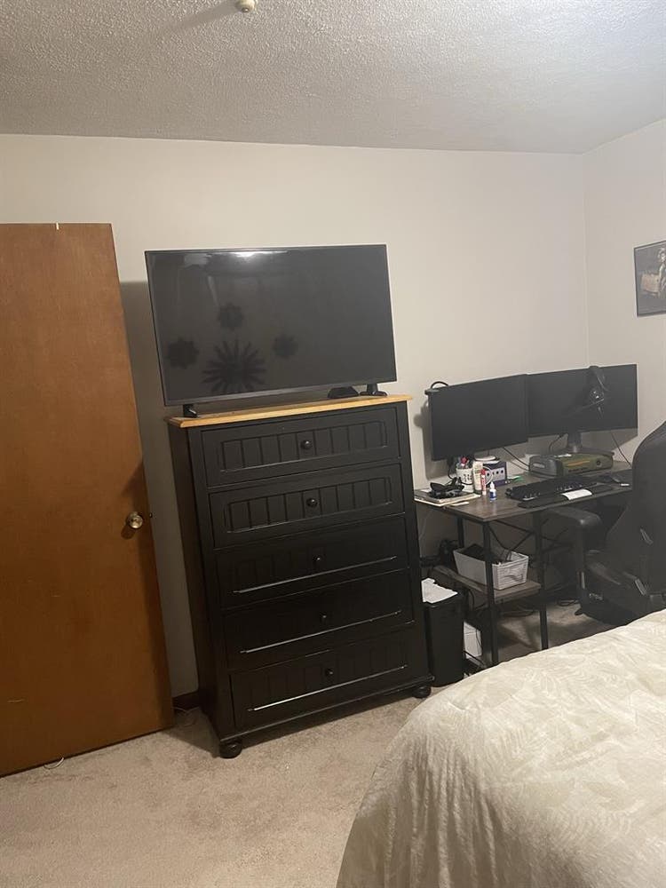 Room for rent for November 1st