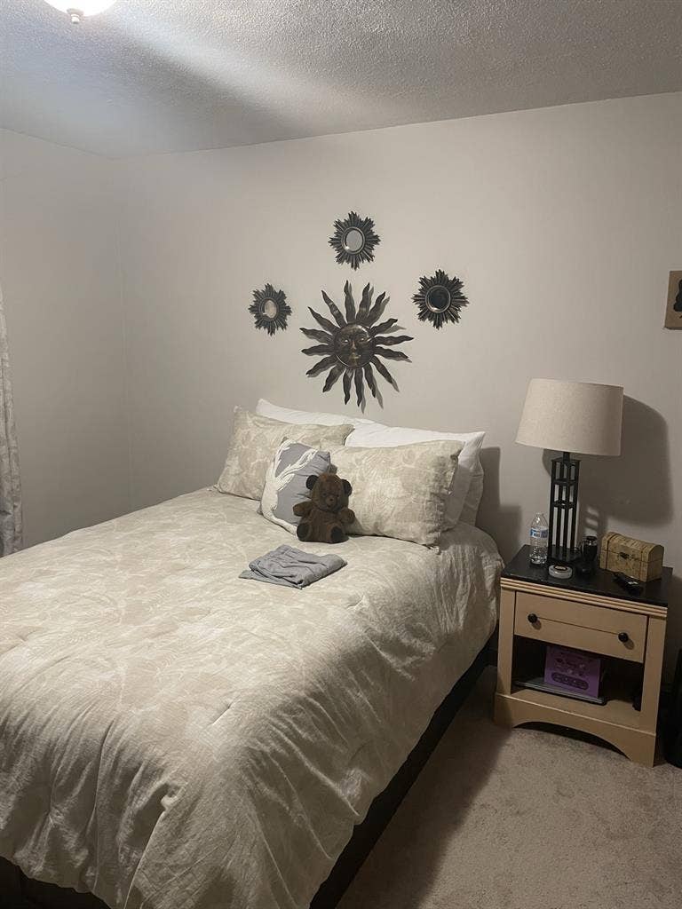 Room for rent for November 1st