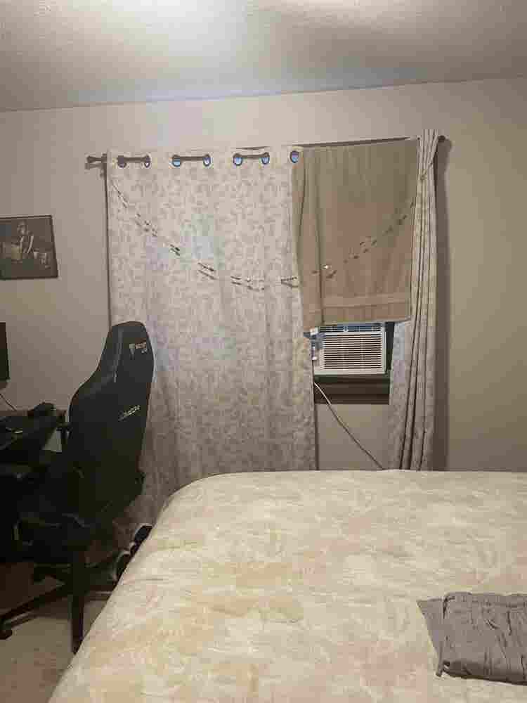 Room for rent for November 1st