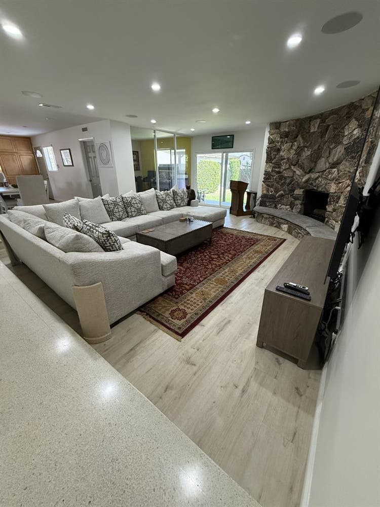 Room Avail in North Hills House!
