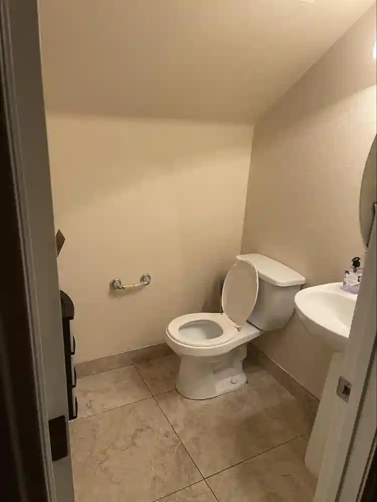 Looking for a Roommate