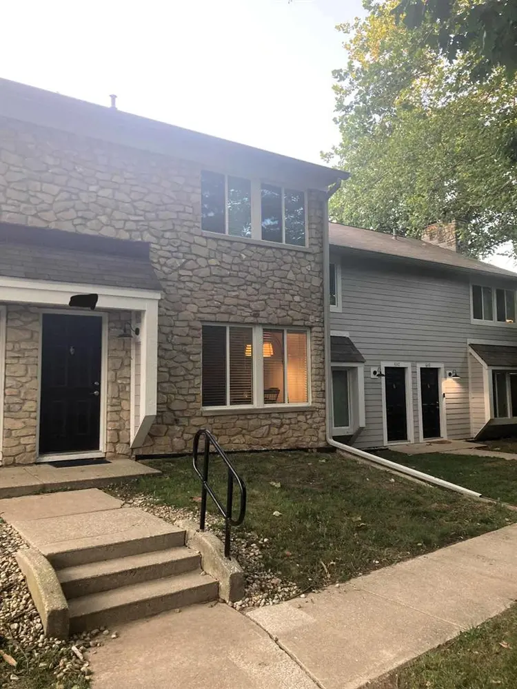 Room in 2-bedroom townhouse