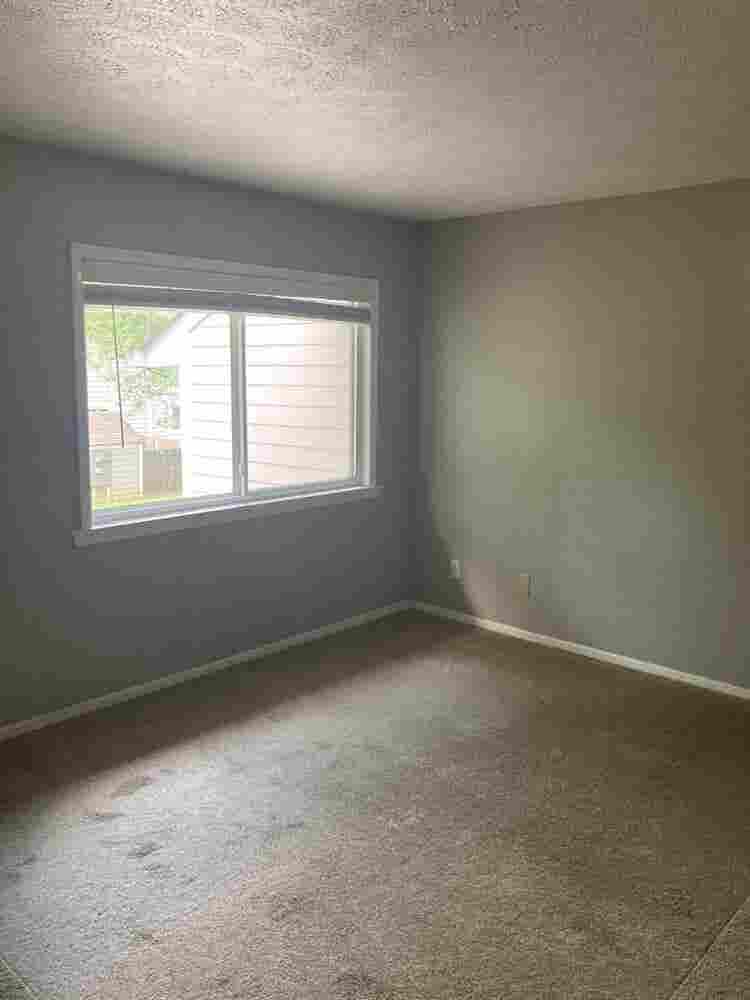 Room in 2-bedroom townhouse