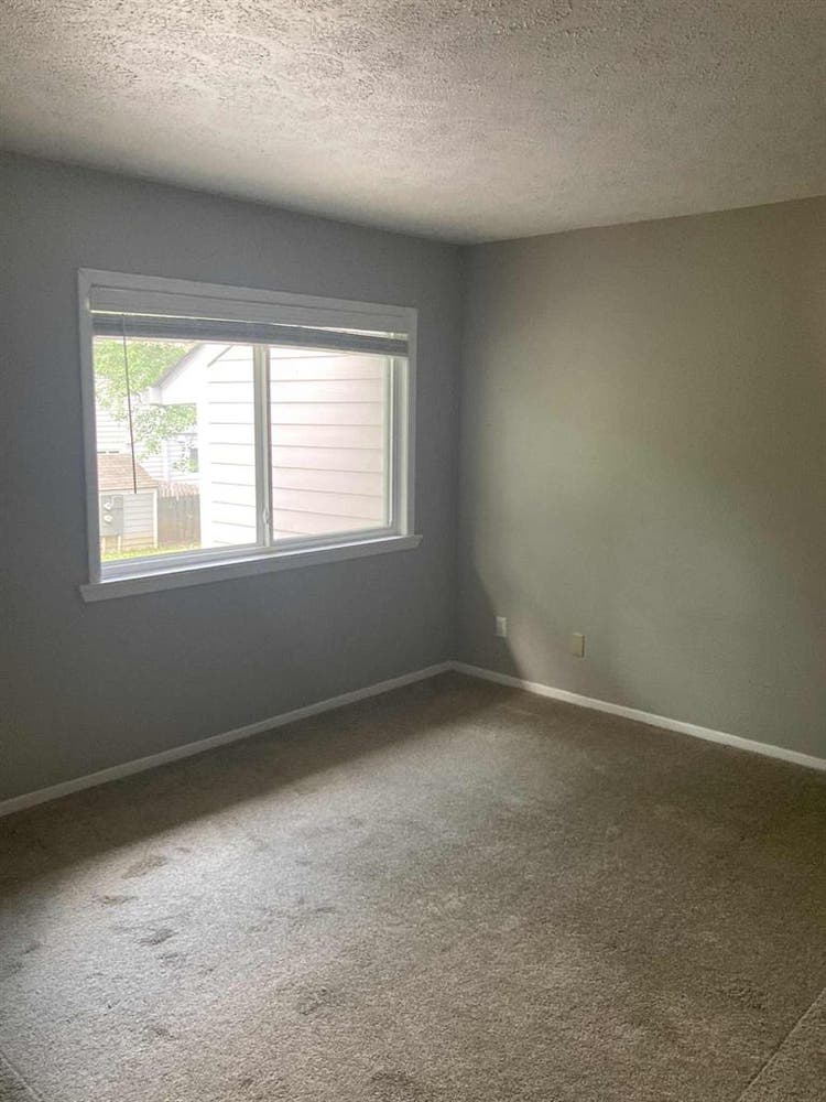 Room in 2-bedroom townhouse