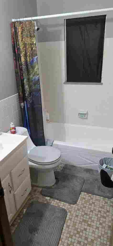 Male Looking For Female Roommate