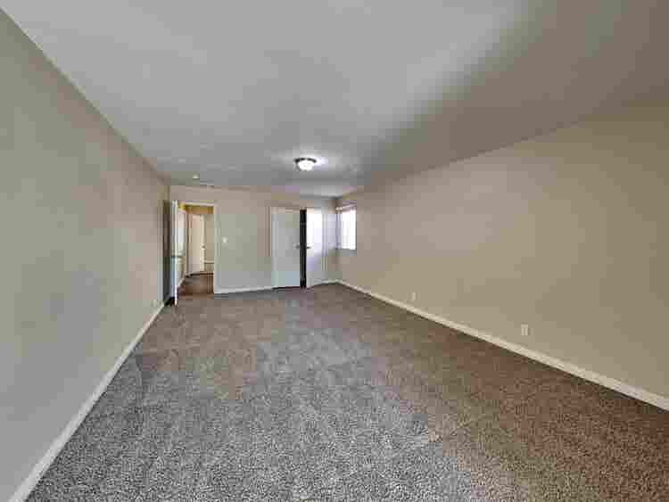Large room available now