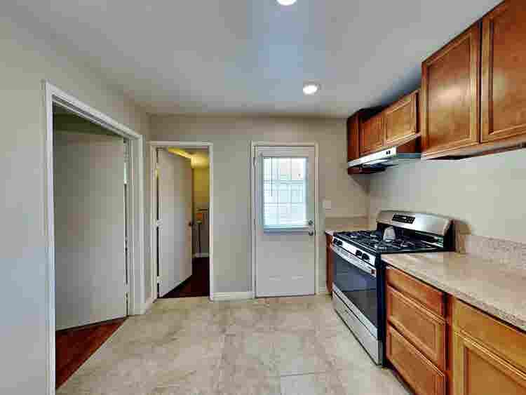 Large room available now