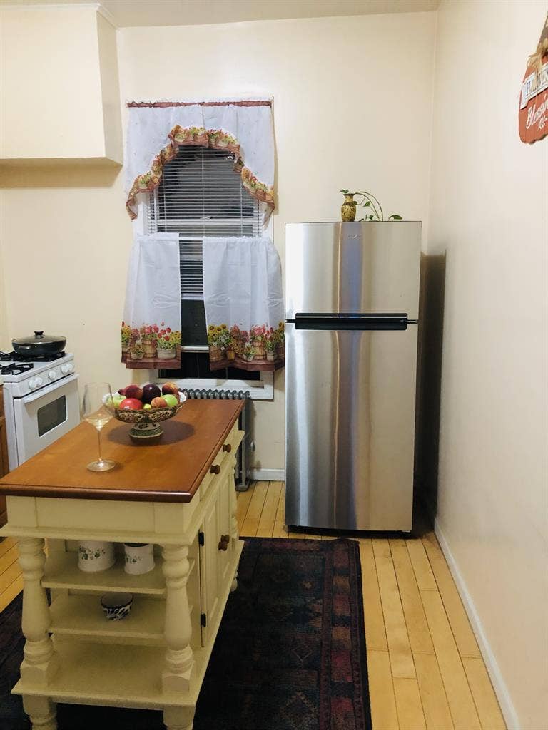 Peaceful, Friendly Roommate Wanted