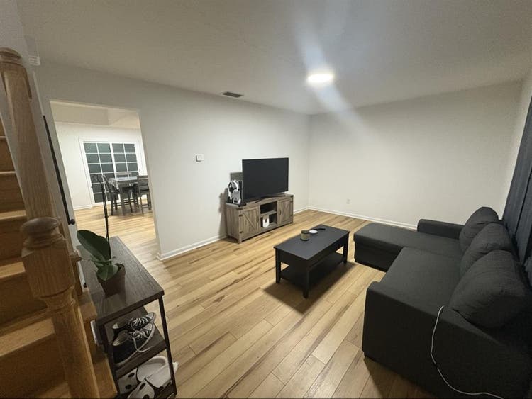 Private Room w/ Shared Bathroom