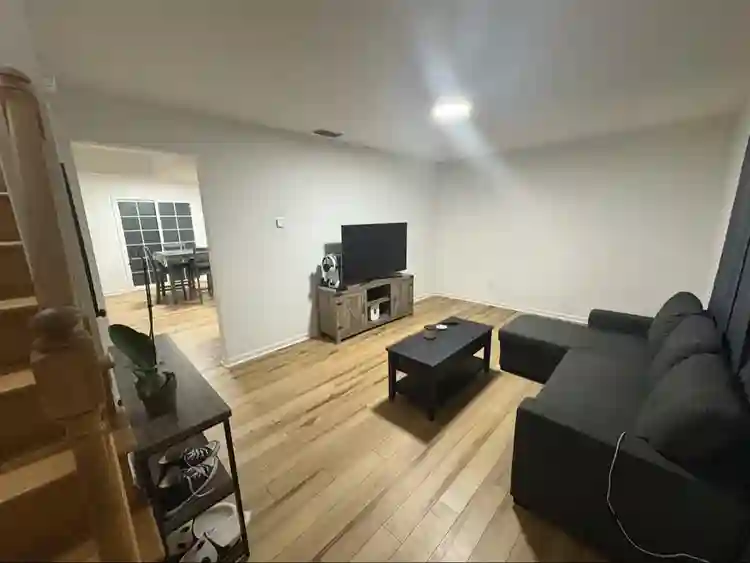 Private Room w/ Shared Bathroom