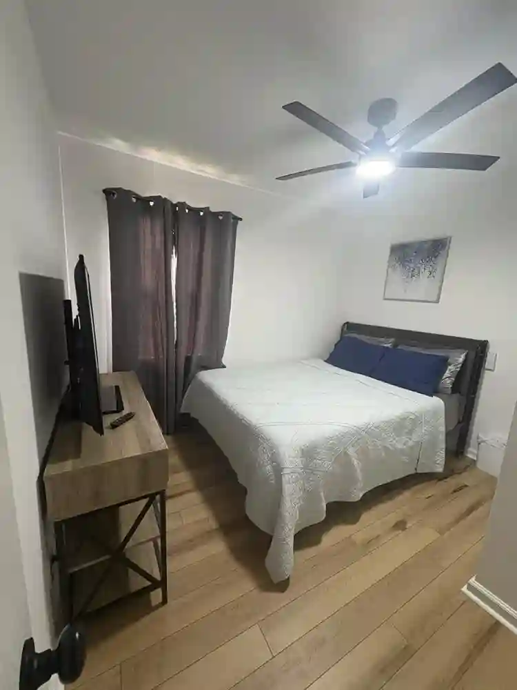 Private Room w/ Shared Bathroom