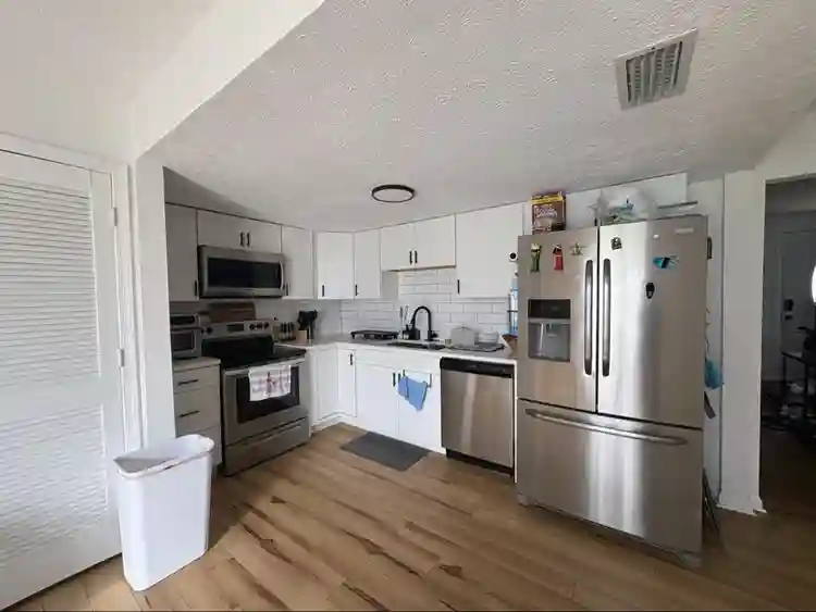 Private Room w/ Shared Bathroom