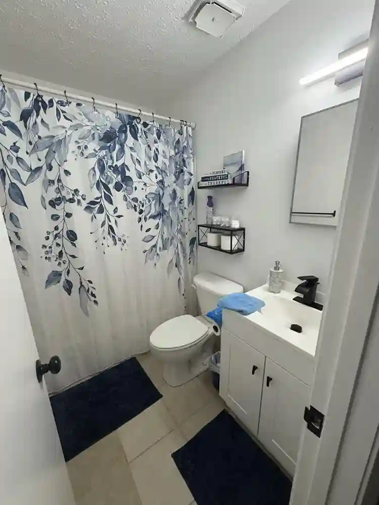 Private Room w/ Shared Bathroom