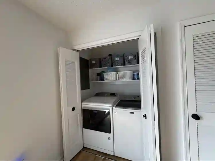 Private Room w/ Shared Bathroom