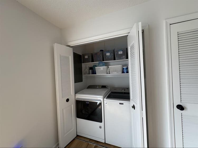 Private Room w/ Shared Bathroom