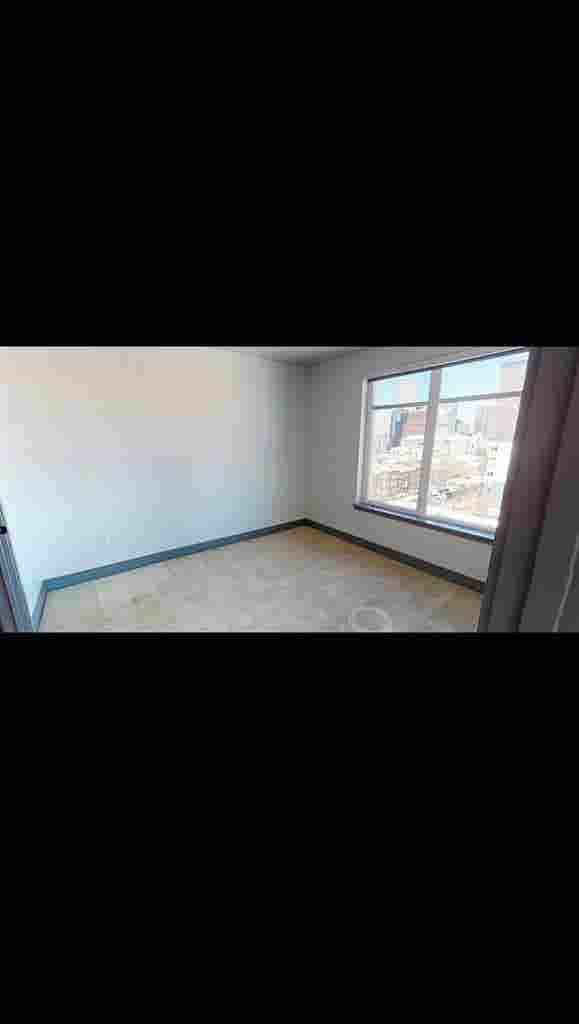 Looking for roommate to move in!