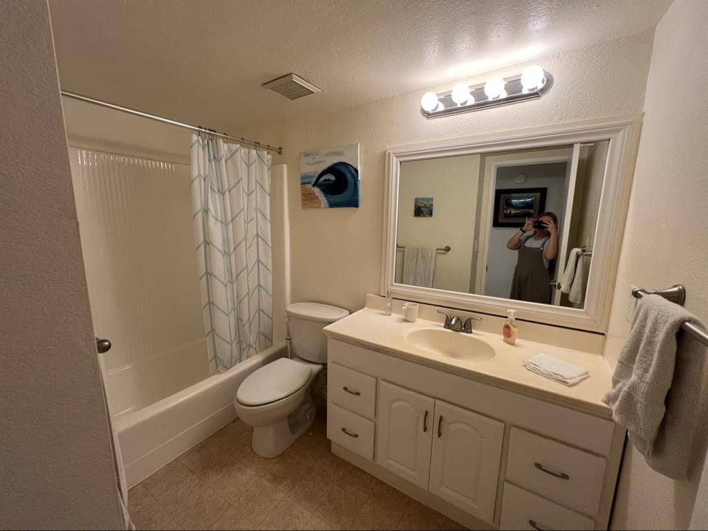 Female roommate needed-
Dana Point