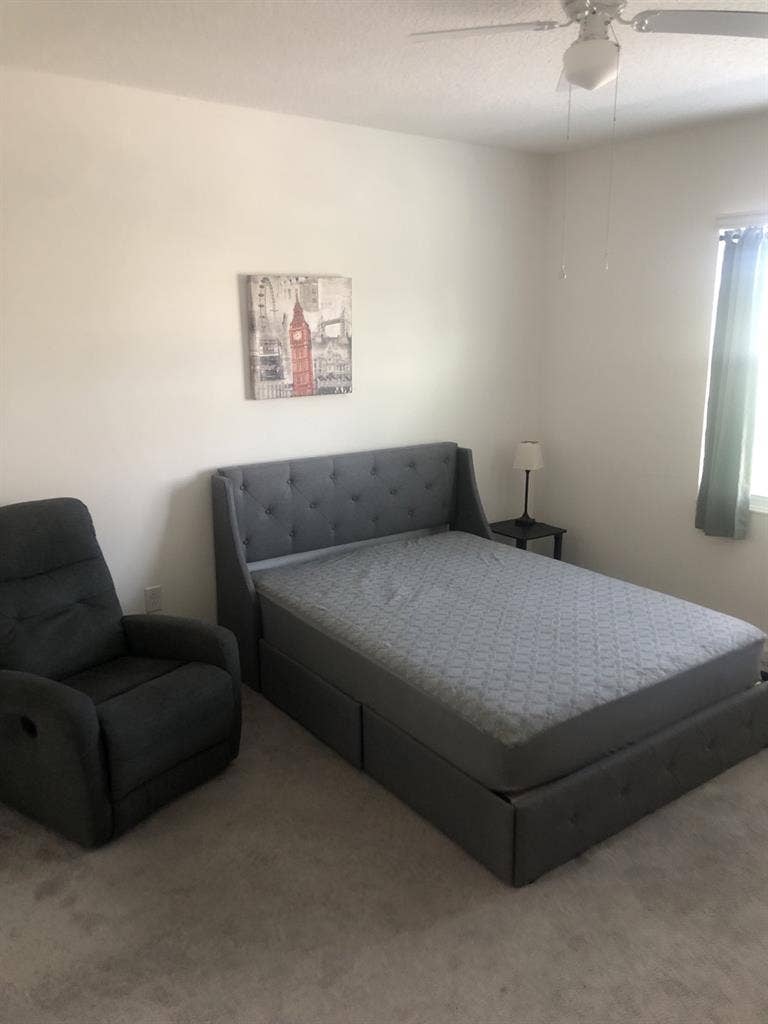 Master bedroom for rent