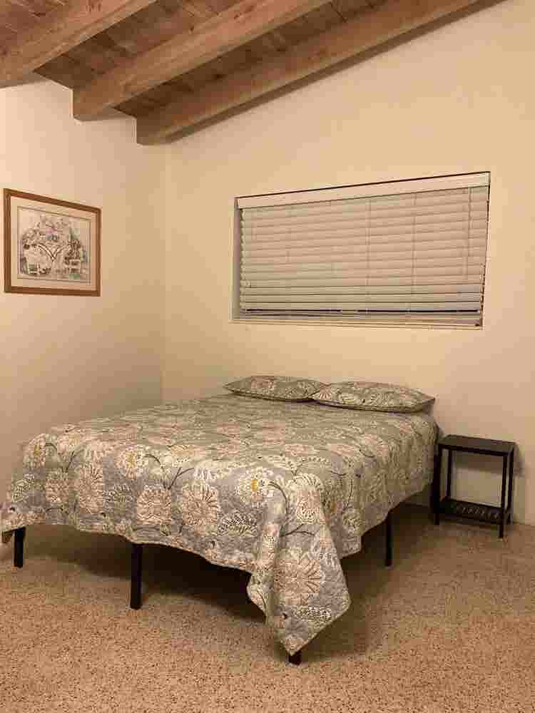 Room for rent in Pinecrest
