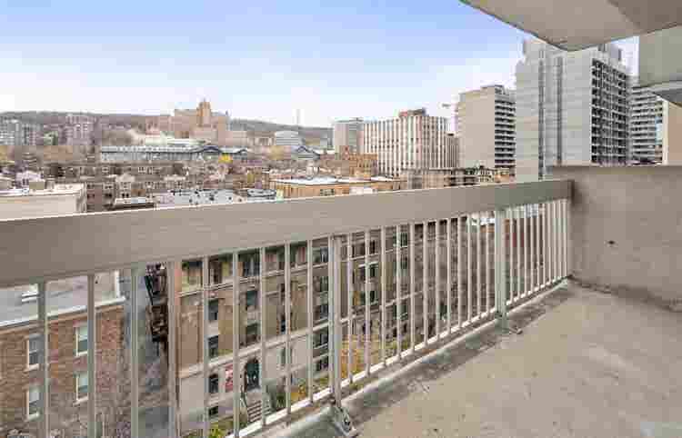 Downtown Studio Opportunity !