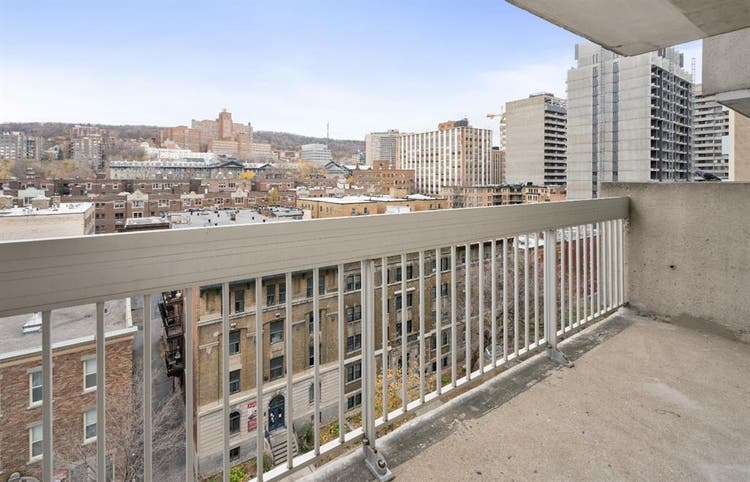 Downtown Studio Opportunity !