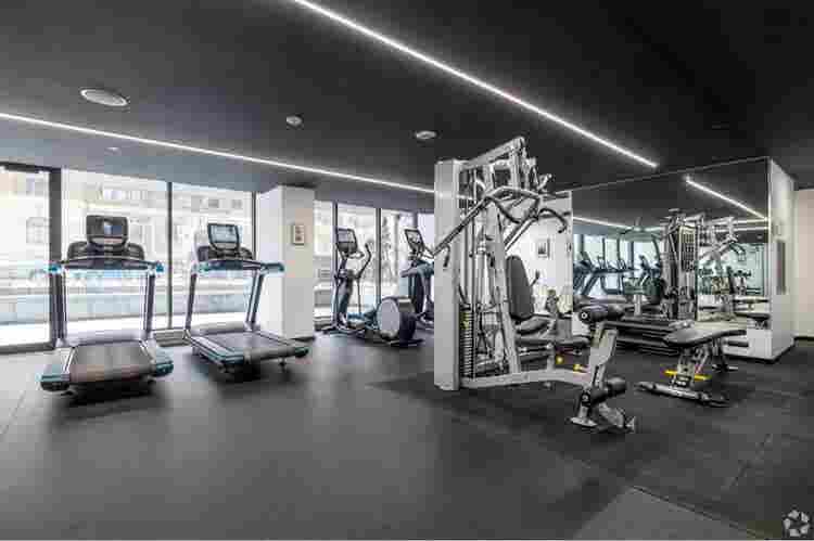 Downtown Studio Opportunity !