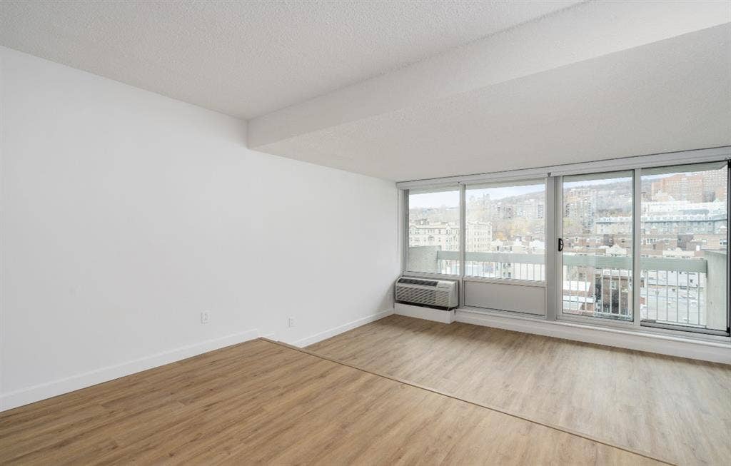 Downtown Studio Opportunity !