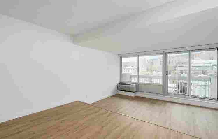 Downtown Studio Opportunity !