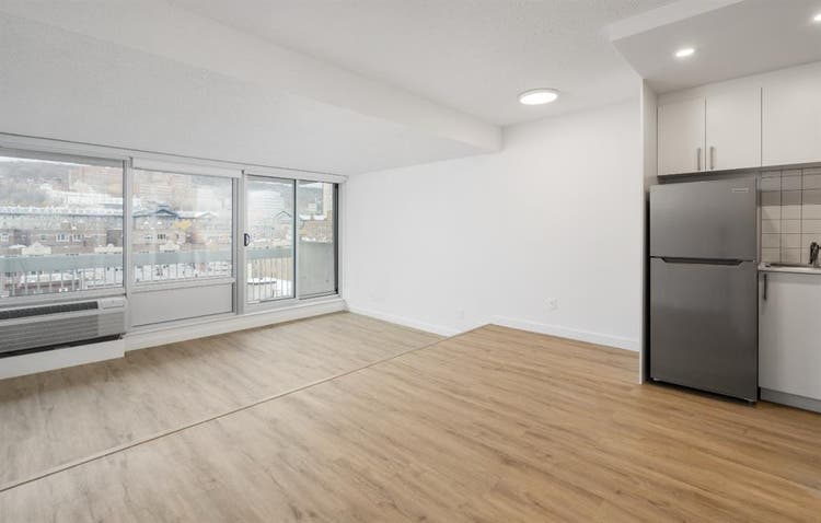 Downtown Studio Opportunity !