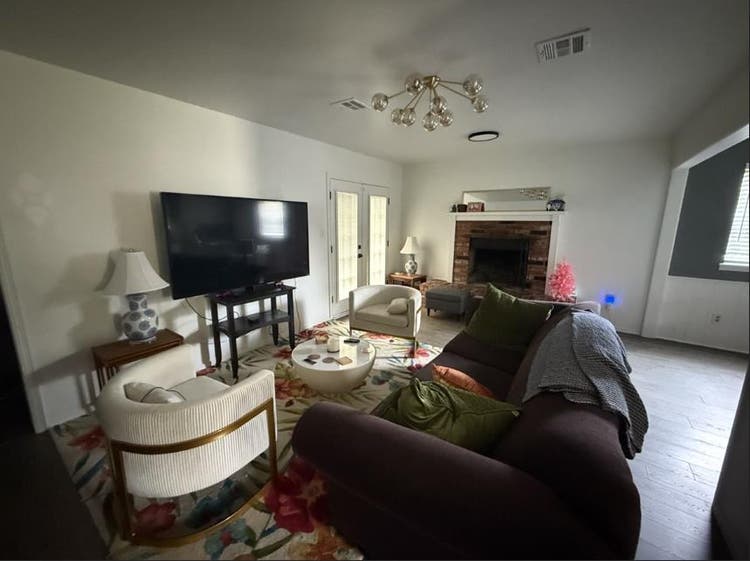 1 Bedroom Available in House