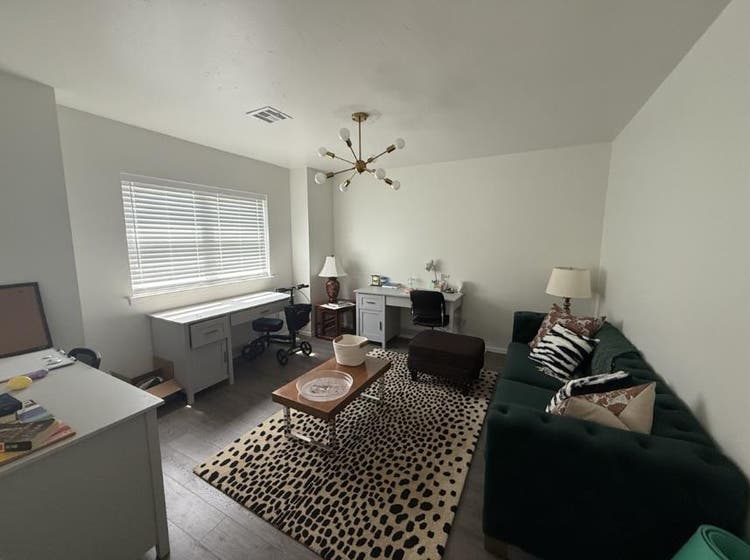 1 Bedroom Available in House