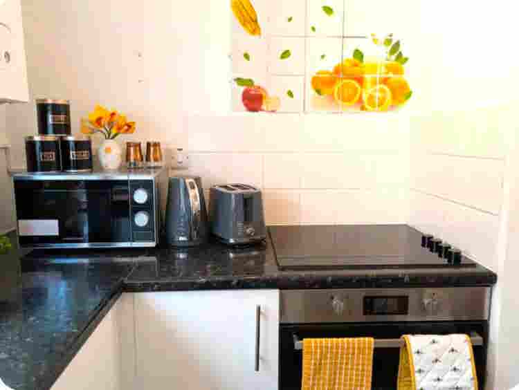 London Studio, all bills incl.