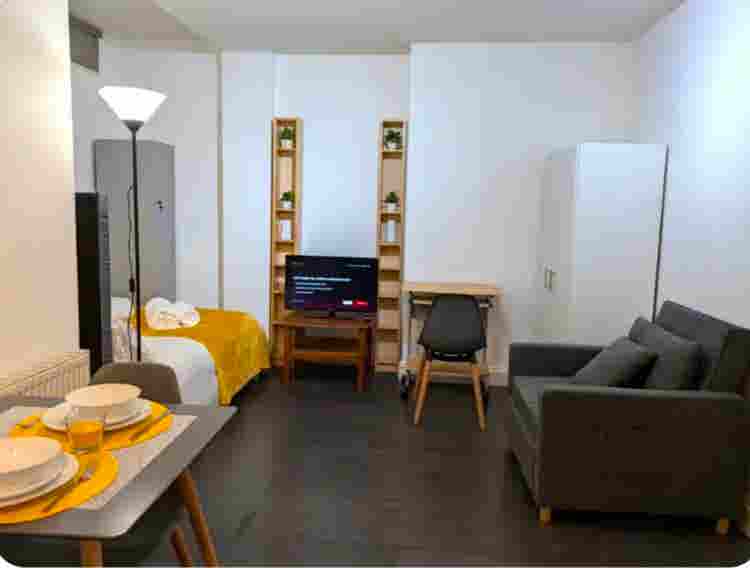 London Studio, all bills incl.