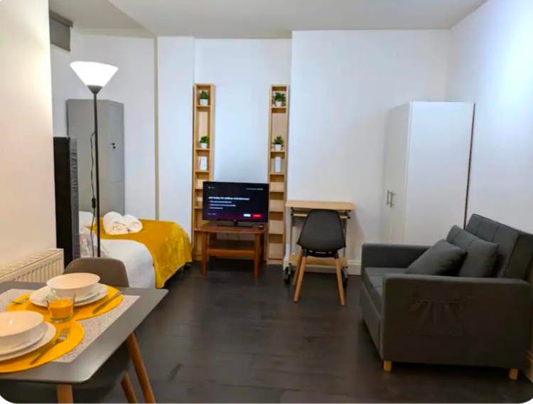 London Studio, all bills incl.